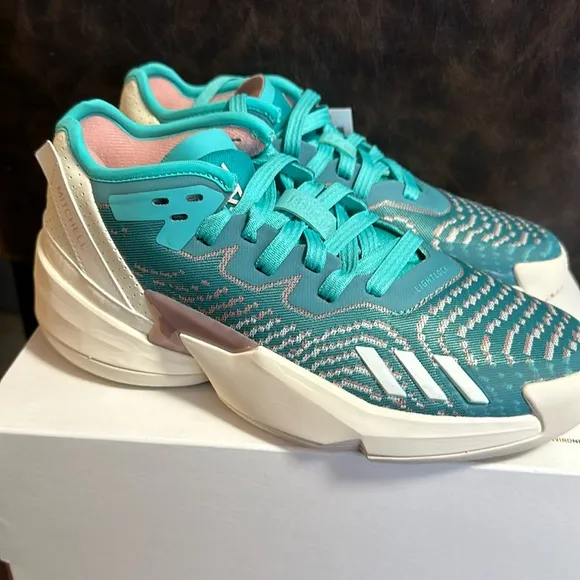 adidas Kids' D.O.N. Issue #4 Basketball Shoes: BLUE/OFF-WHITE: NEW IN BOX:SZ 5.5