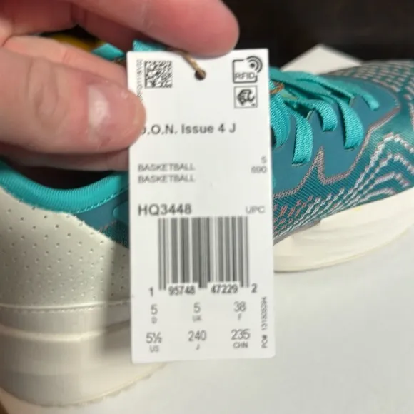 adidas Kids' D.O.N. Issue #4 Basketball Shoes: BLUE/OFF-WHITE: NEW IN BOX:SZ 5.5
