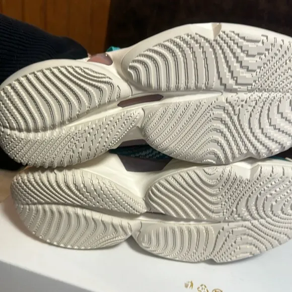 adidas Kids' D.O.N. Issue #4 Basketball Shoes: BLUE/OFF-WHITE: NEW IN BOX:SZ 6.5