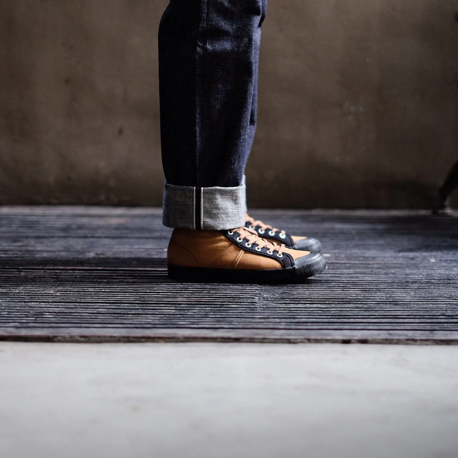 Colchester Rubber Co. Contrast High Top - Dead Grass x Black