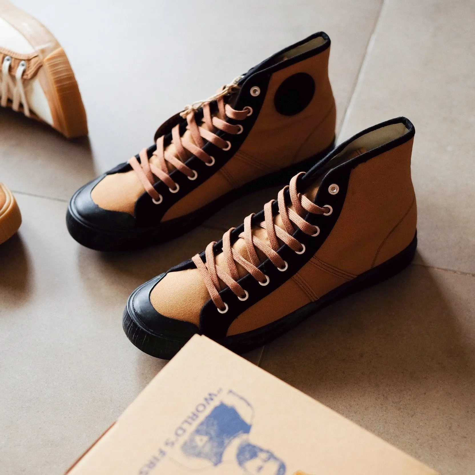 Colchester Rubber Co. Contrast High Top - Dead Grass x Black