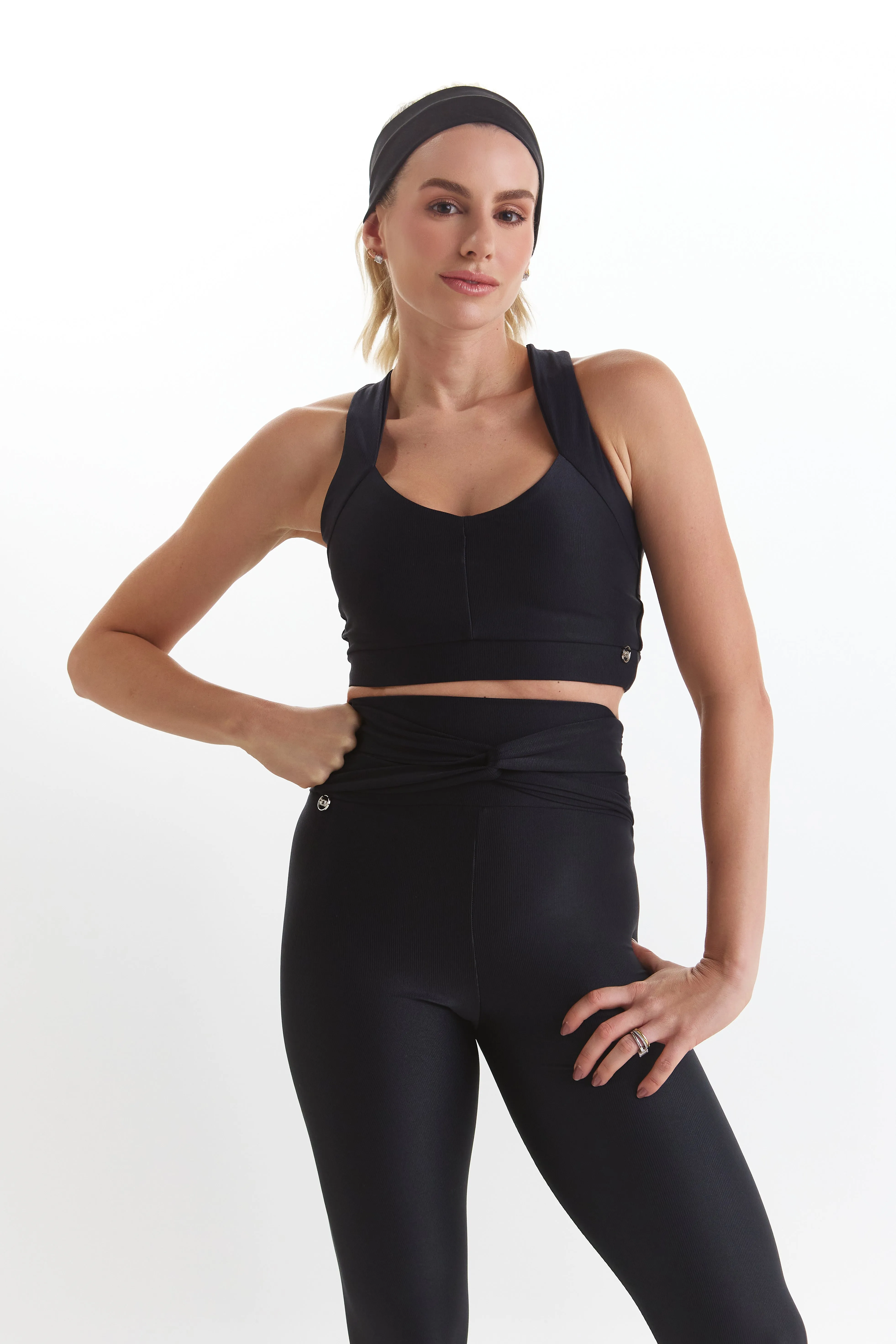 Essential Elegance Ribbed Sports Bra - Crossback Design for Medium Impact and Active Comfort