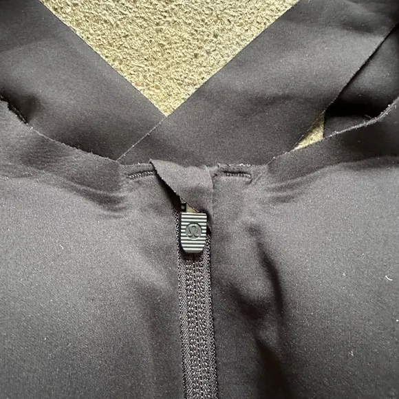 EUC lululemon enlite front up bra high support A-DDD(E) cups black size 30DD