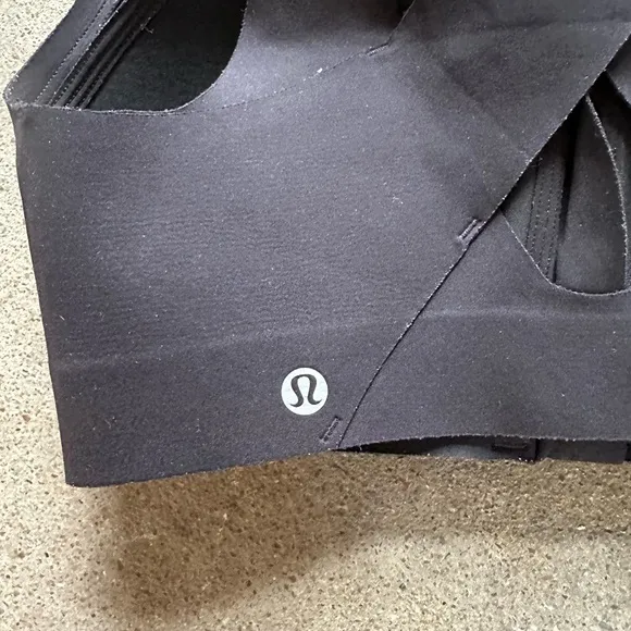 EUC lululemon enlite front up bra high support A-DDD(E) cups black size 30DD