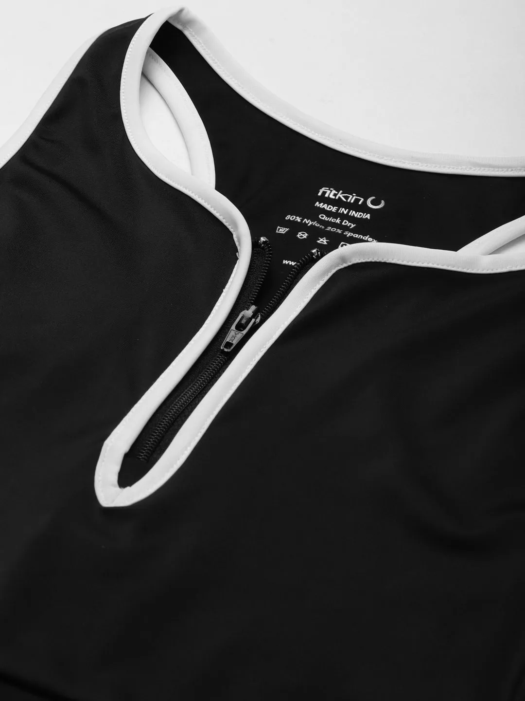 Fitkin Black Solid Front Zipper Crop Top