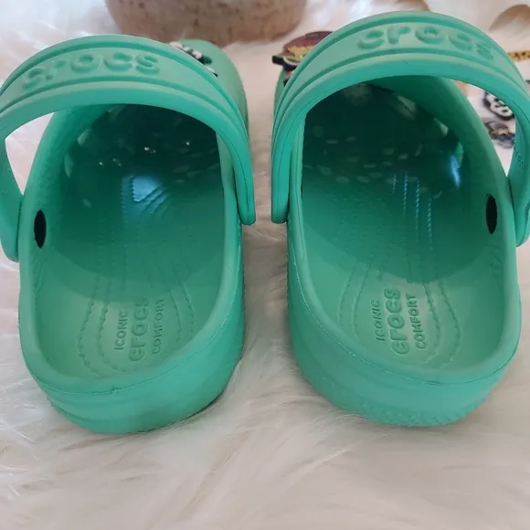 Mint Green Children's Crocs with 19 Star Wars Charms: Size Kid's 12.