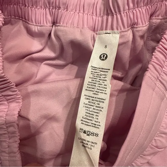 New Lululemon Size 8 Hotty Hot Low Rise LR Lined Shorts 2.5&quot; VITP Vita Pink Run