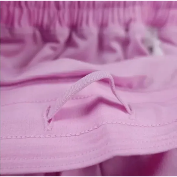 New Lululemon Size 8 Hotty Hot Low Rise LR Lined Shorts 2.5&quot; VITP Vita Pink Run