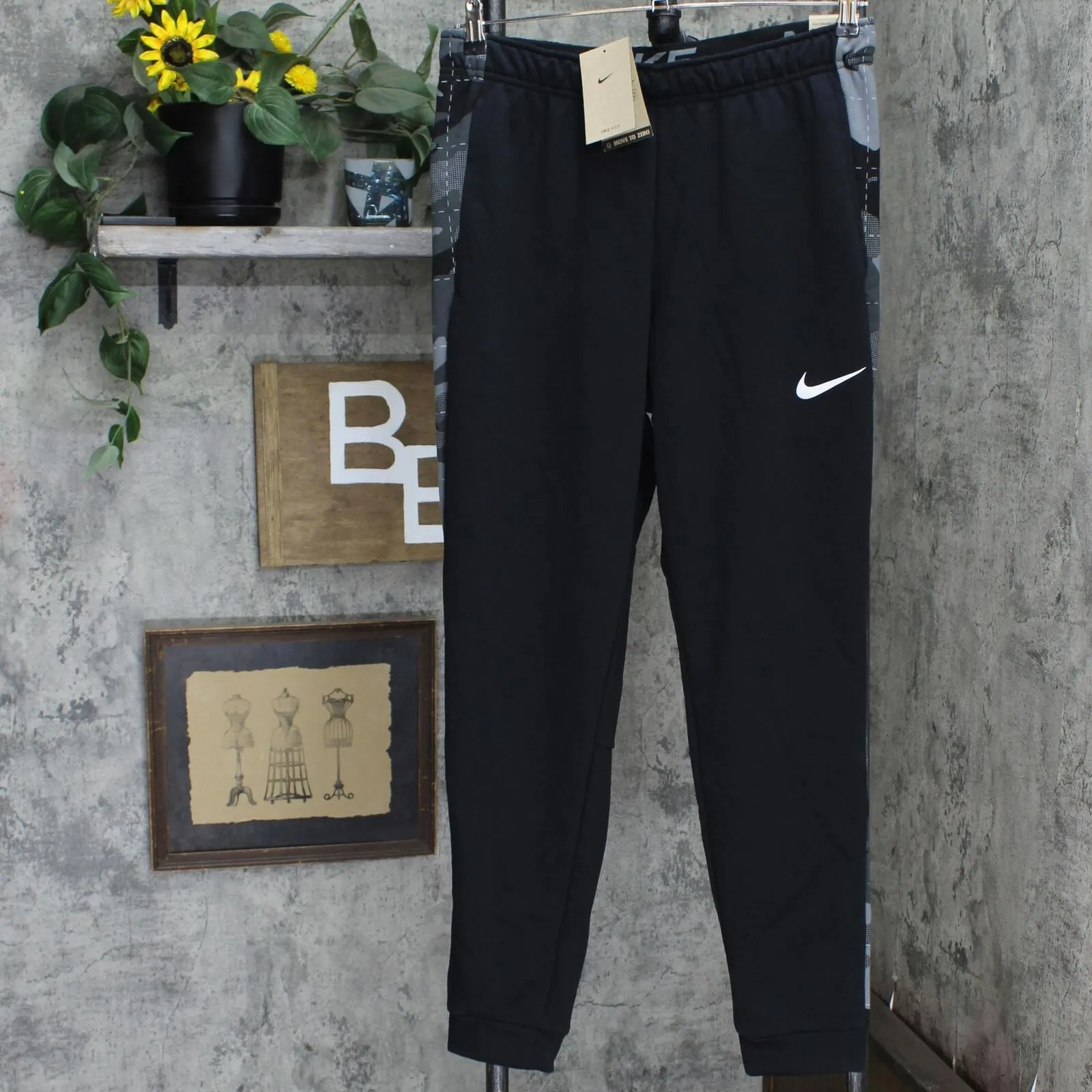 Nike Men's Camo Swoosh Training Pants
