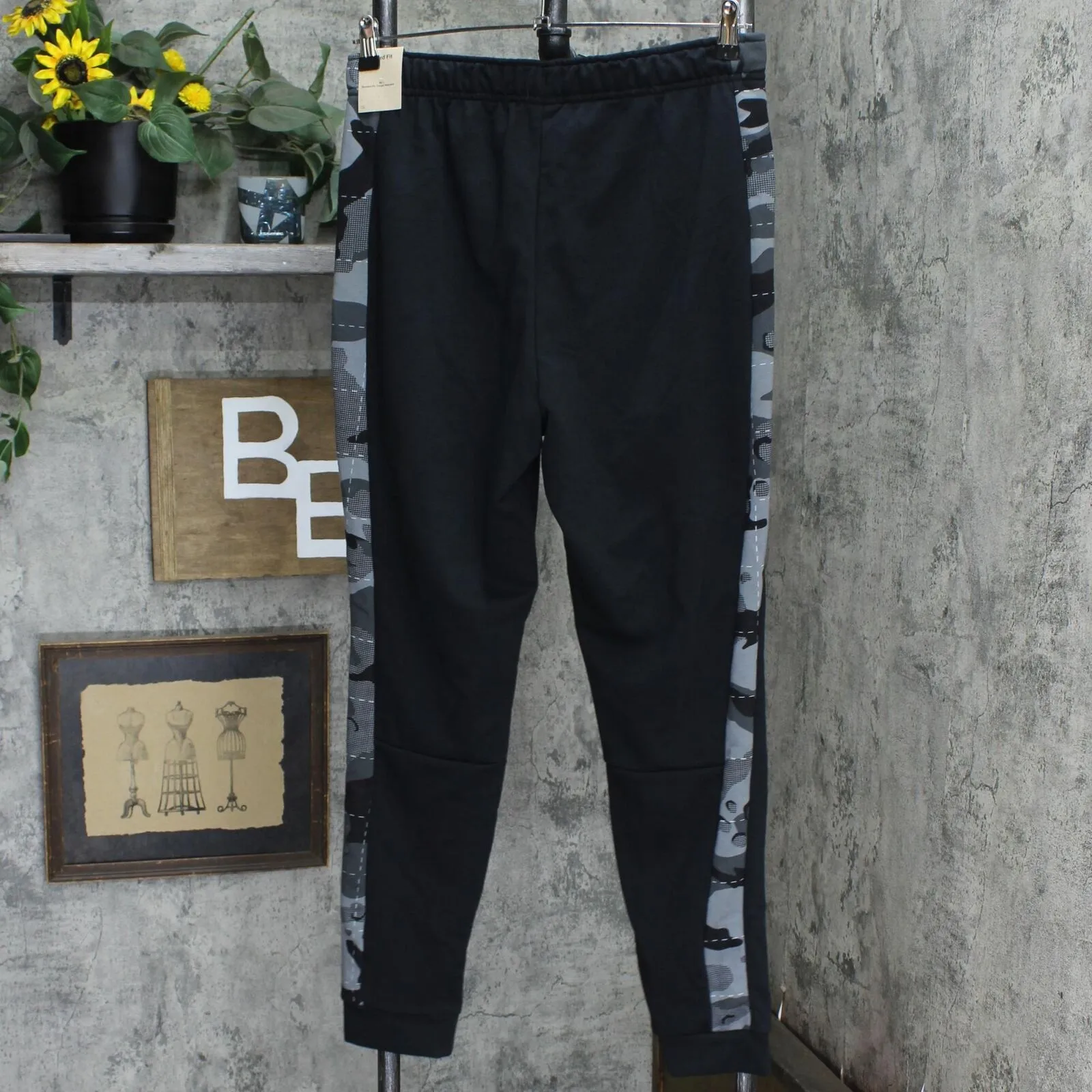 Nike Men's Camo Swoosh Training Pants