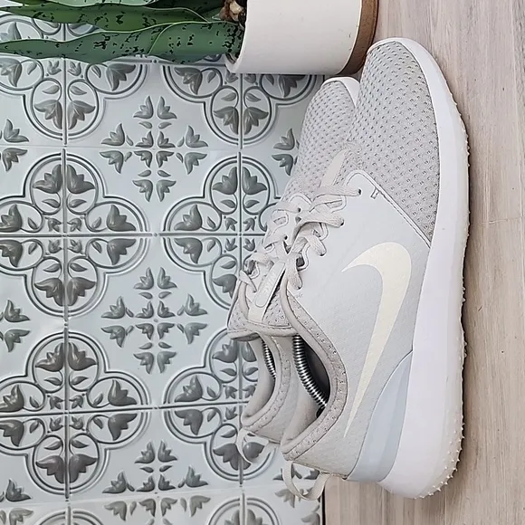 Nike Mens Roshe G Spiked Golf Sneaker Shoes Grey White Size 8.5