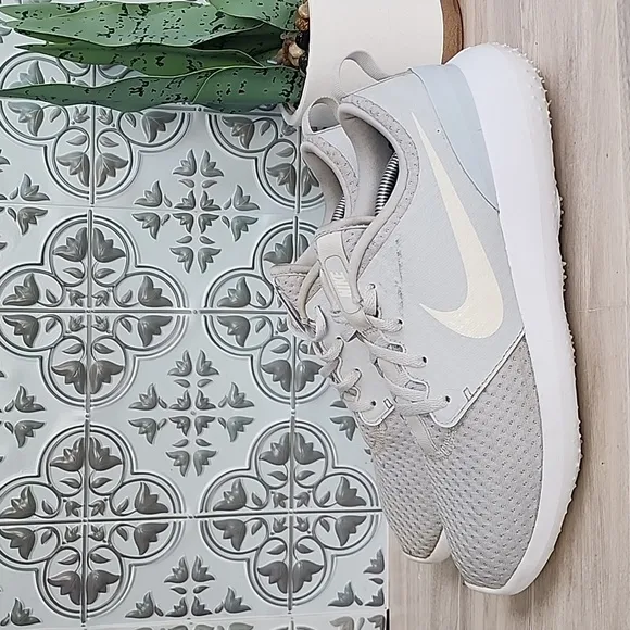 Nike Mens Roshe G Spiked Golf Sneaker Shoes Grey White Size 8.5
