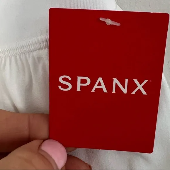 NWT SPANX Get Moving Shorts in White Size Medium