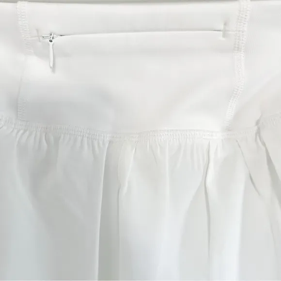 NWT SPANX Get Moving Shorts in White Size Medium