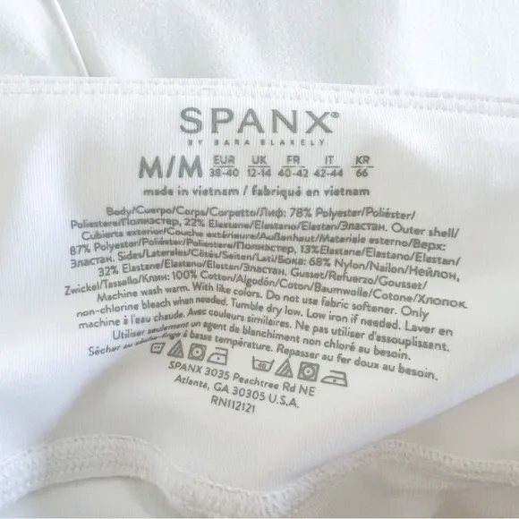NWT SPANX Get Moving Shorts in White Size Medium