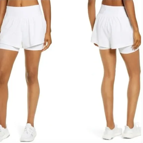 NWT SPANX Get Moving Shorts in White Size Medium