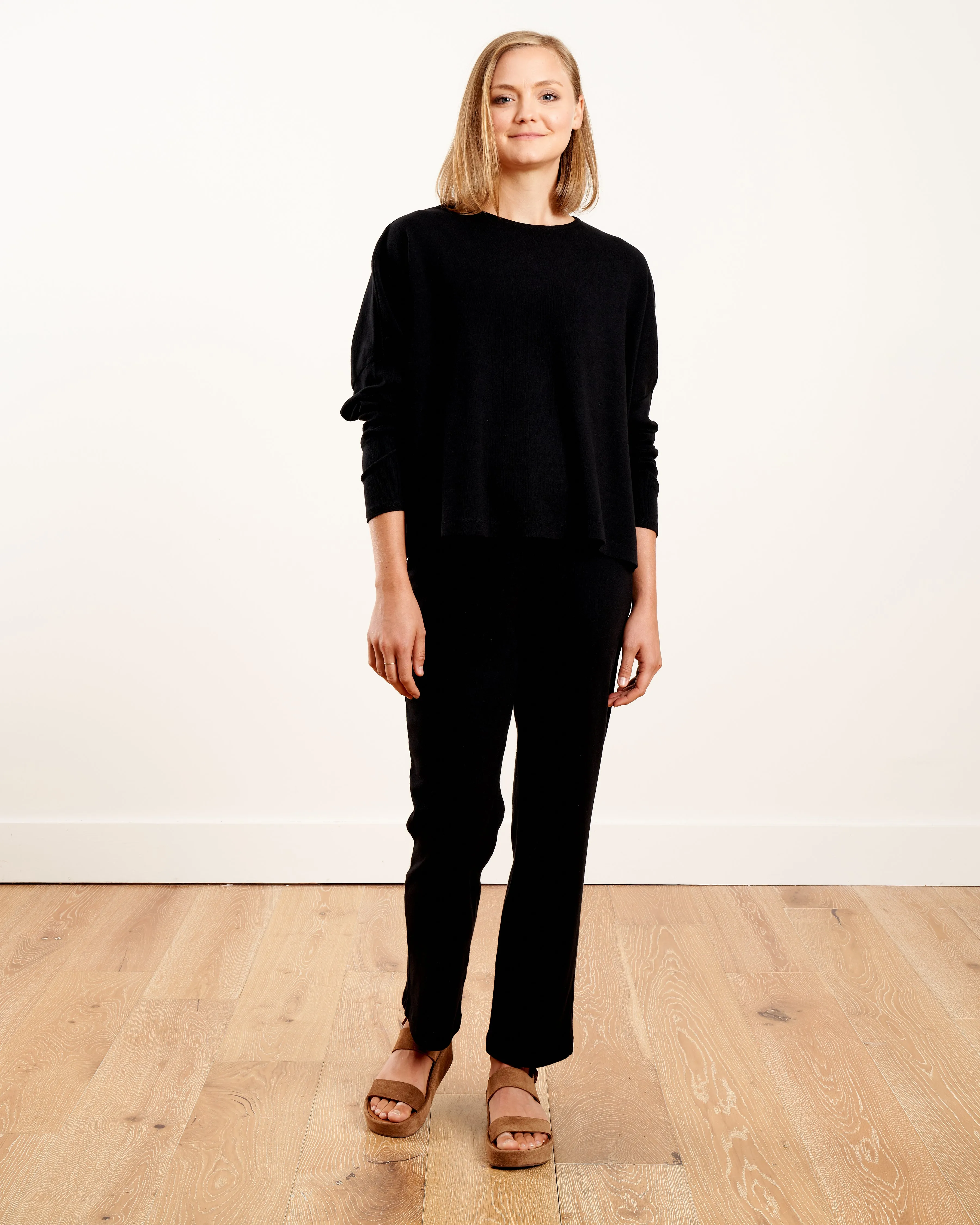 oversized cropped pullover - black
