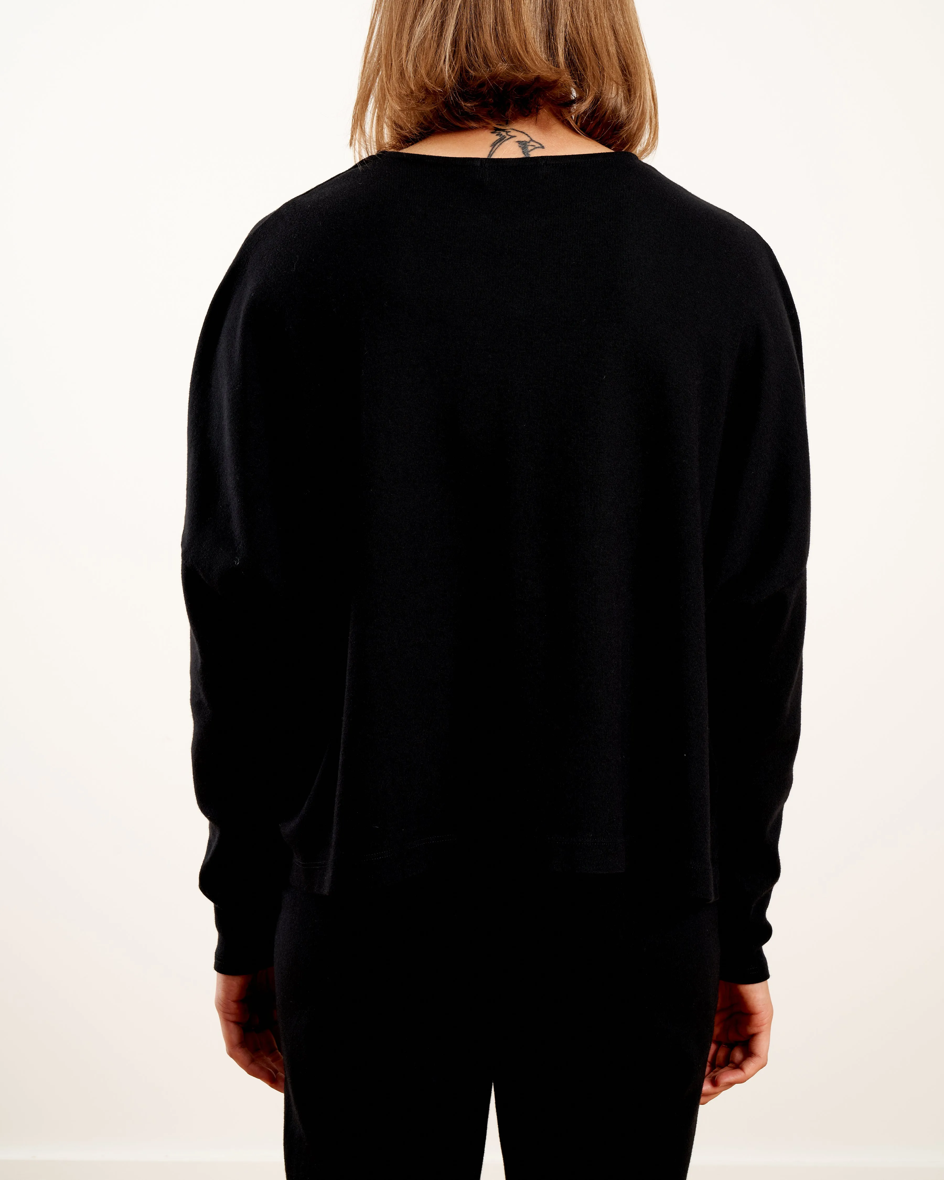 oversized cropped pullover - black