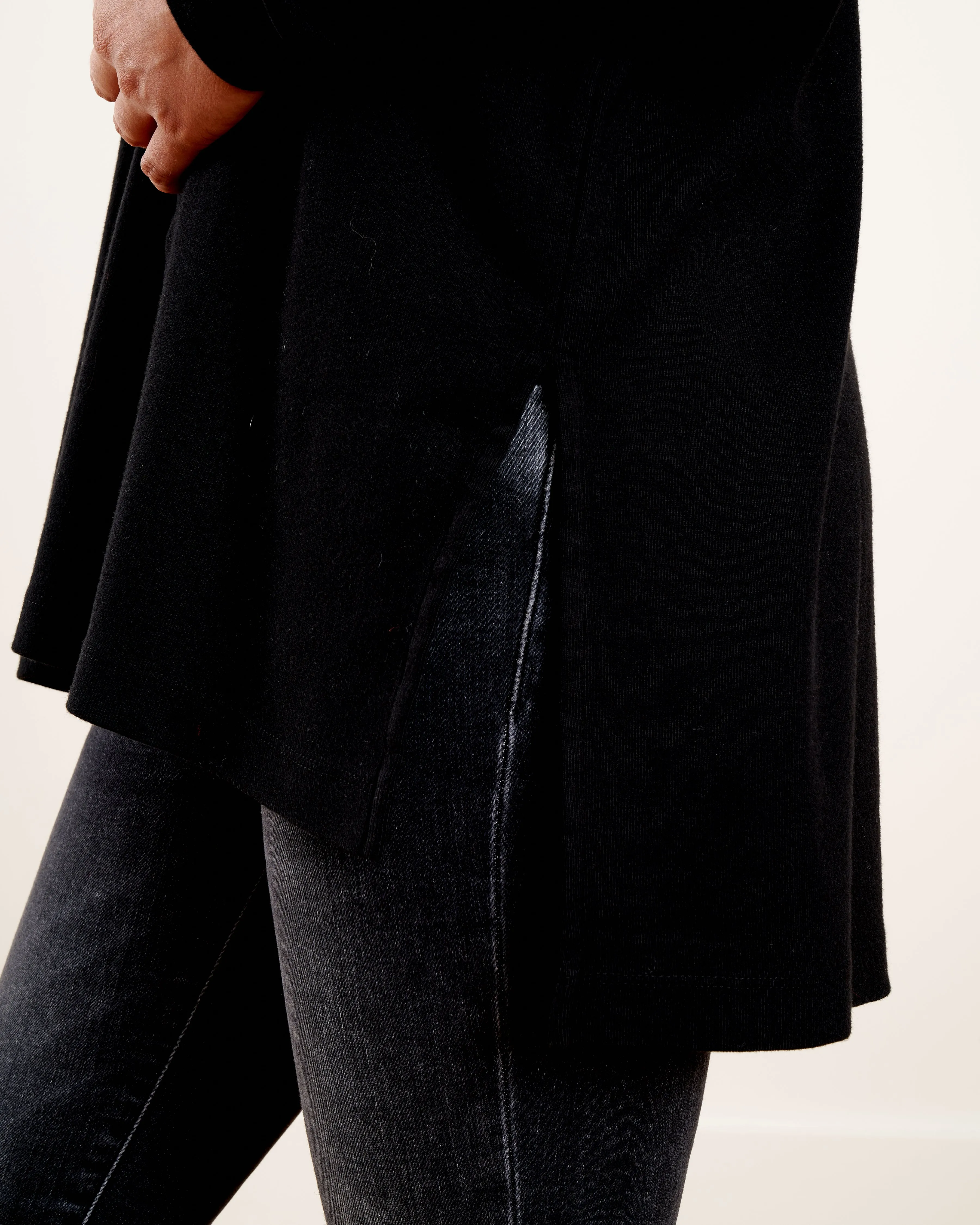 oversized cropped v-neck tunic - black