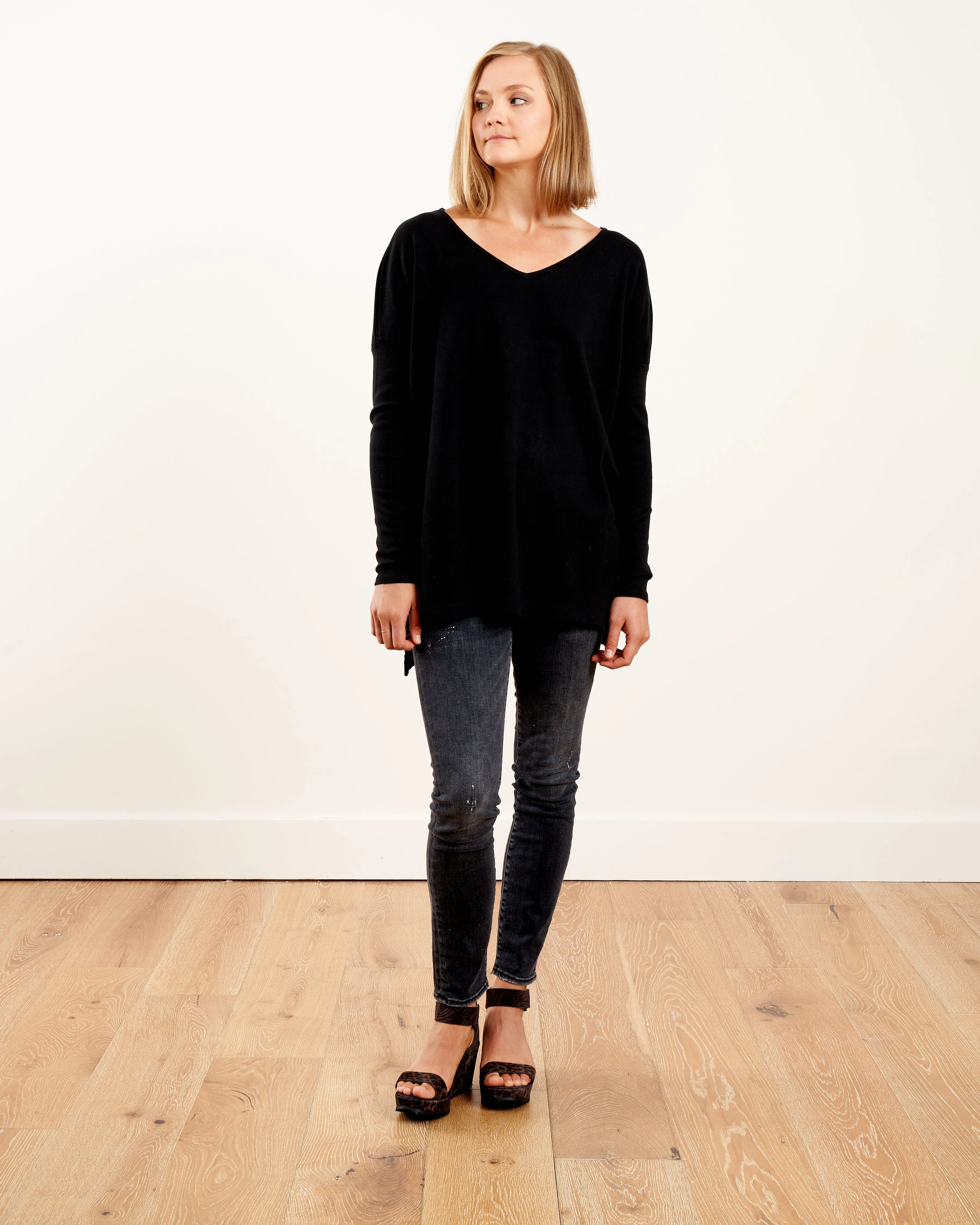 oversized cropped v-neck tunic - black