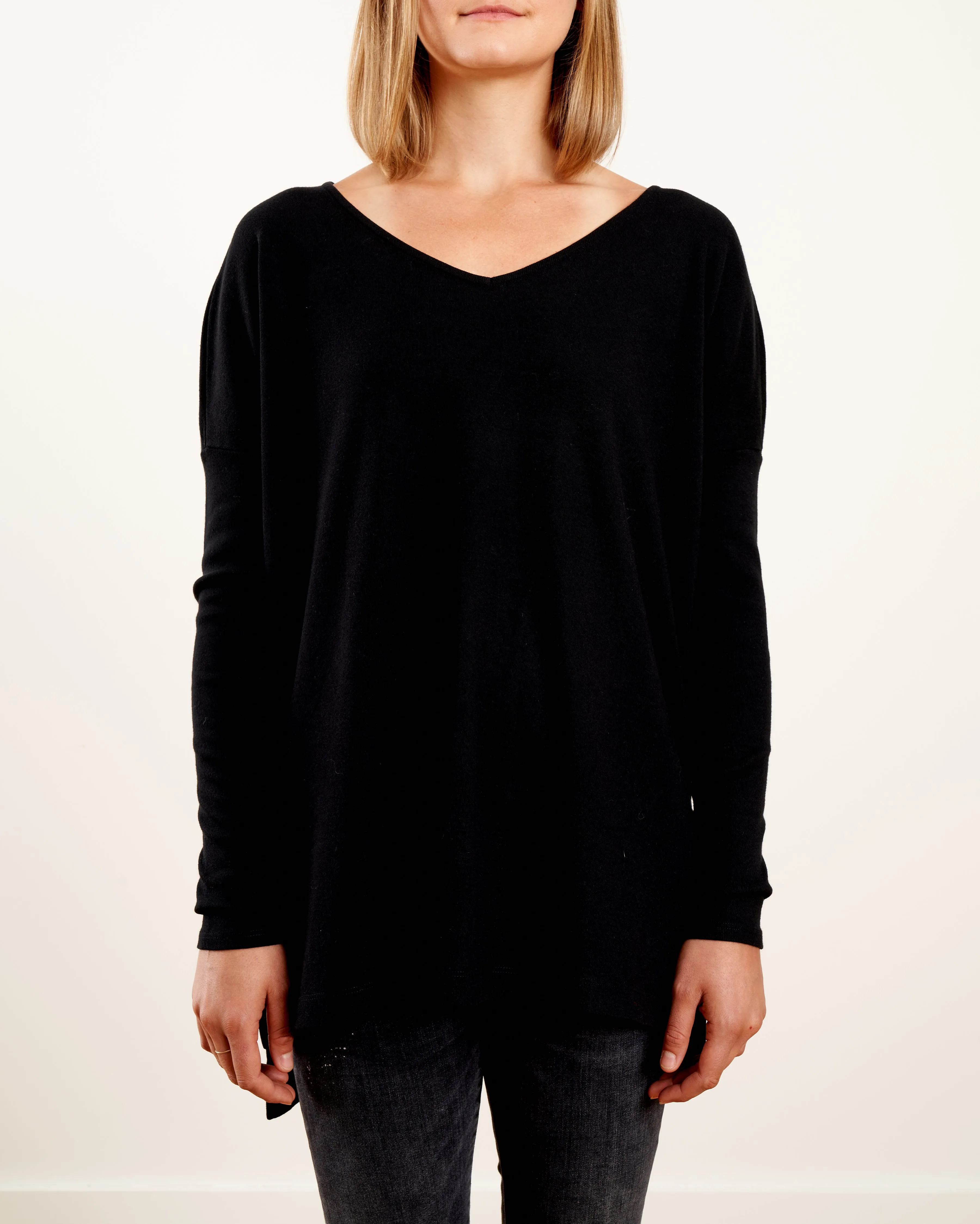 oversized cropped v-neck tunic - black