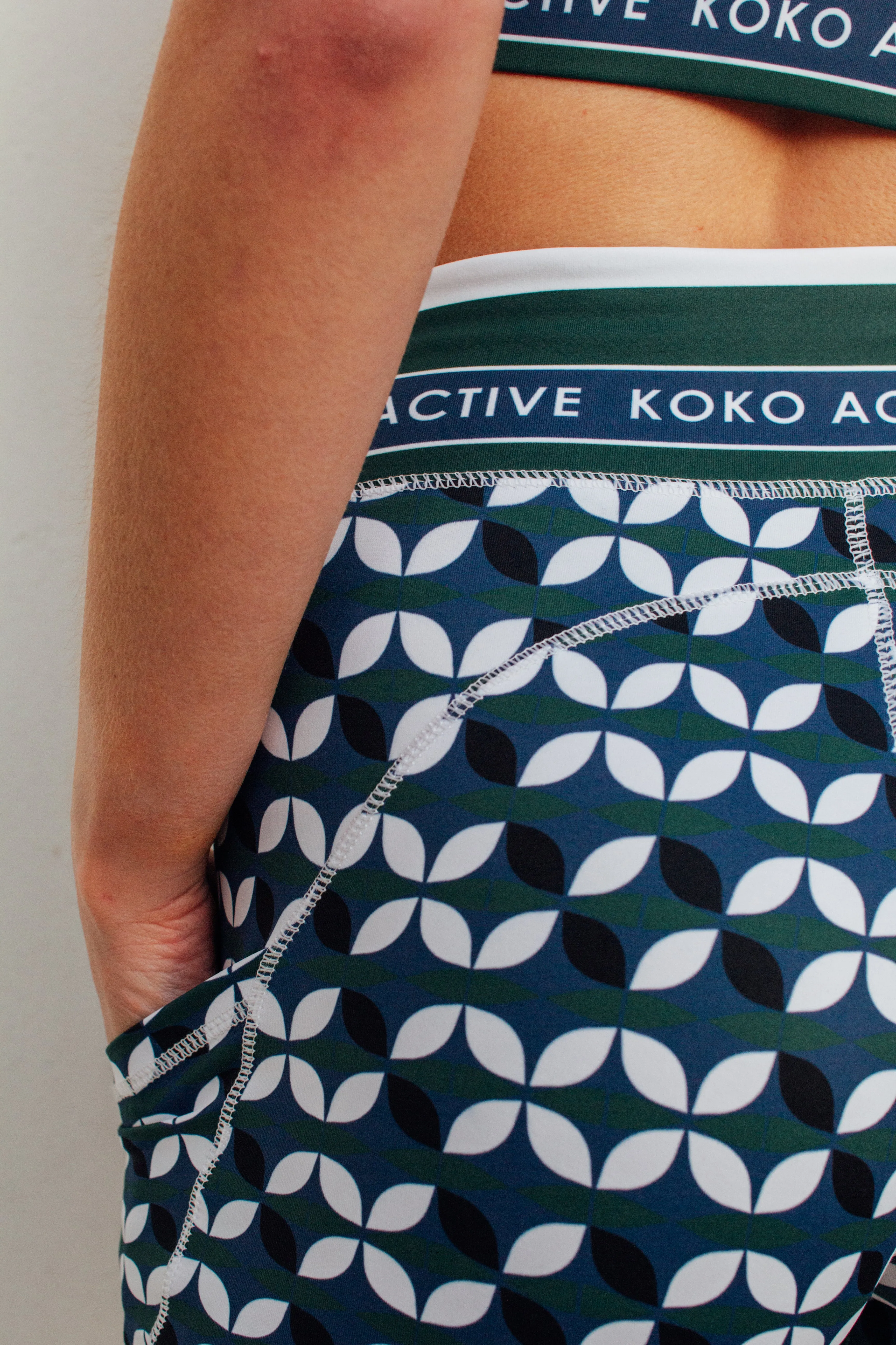 RETRO GRADE Shorty Shorts
