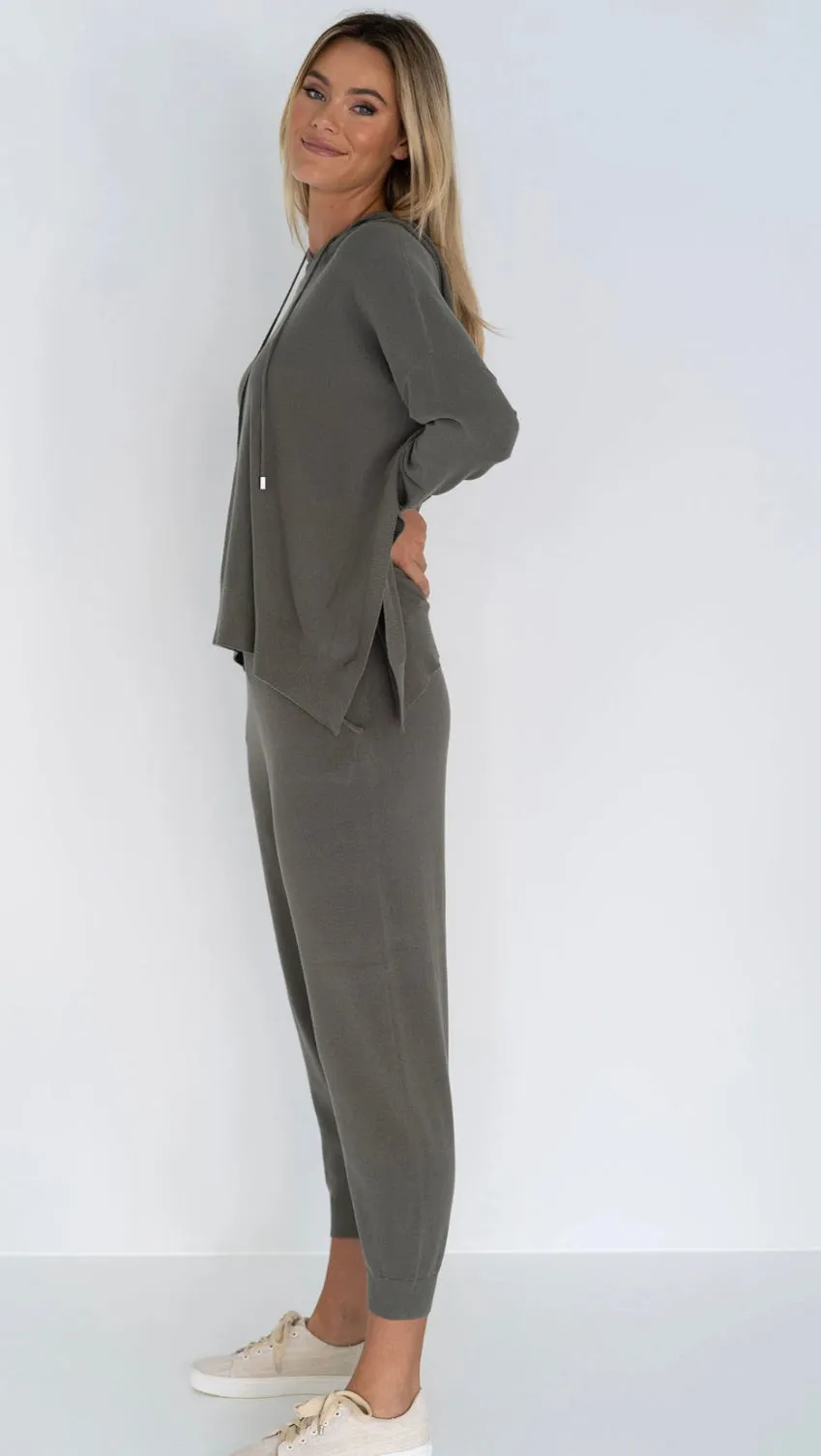 RYIA HOODIE