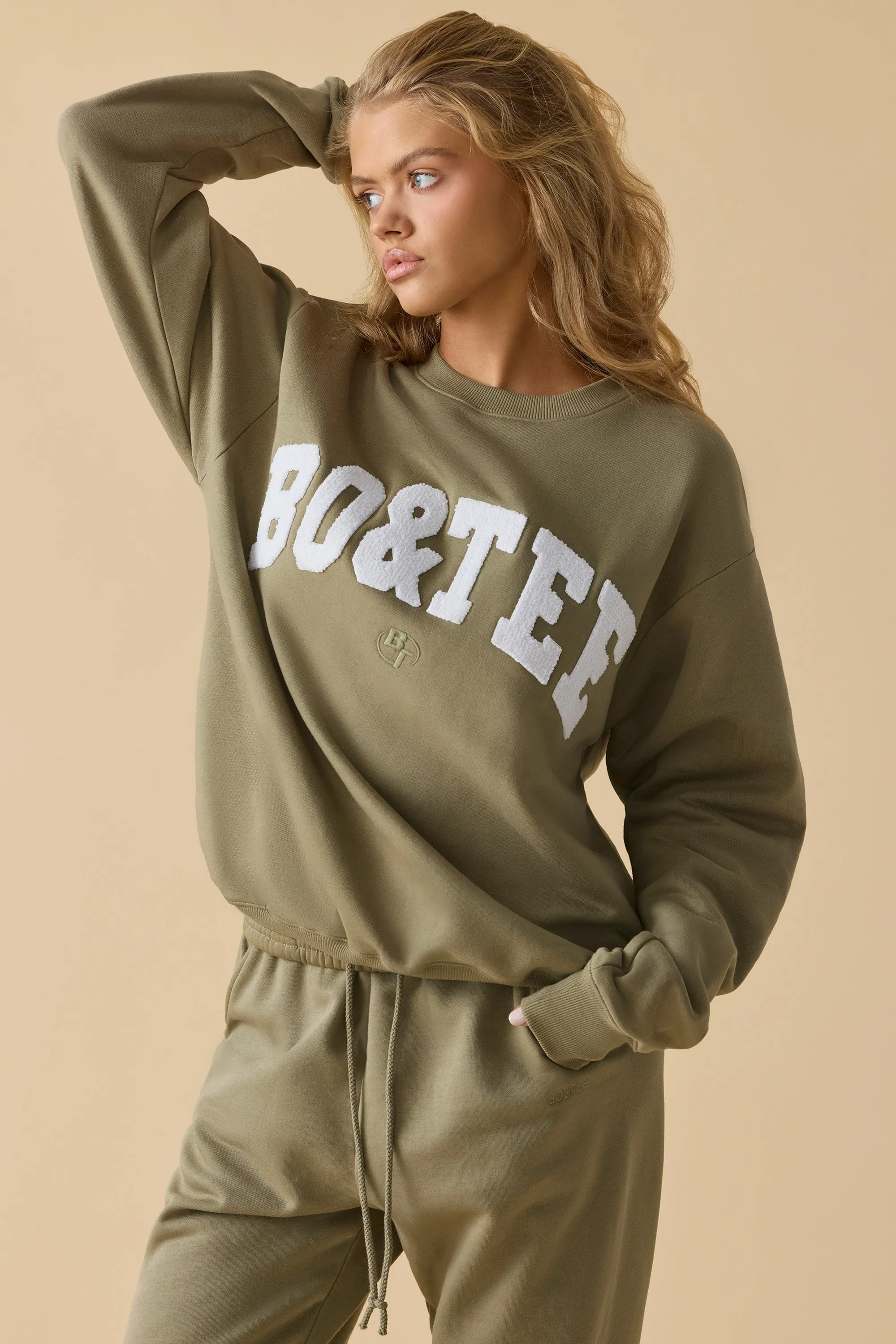 Signature - Oversized Crew Neck Sweatshirt in Soft Olive