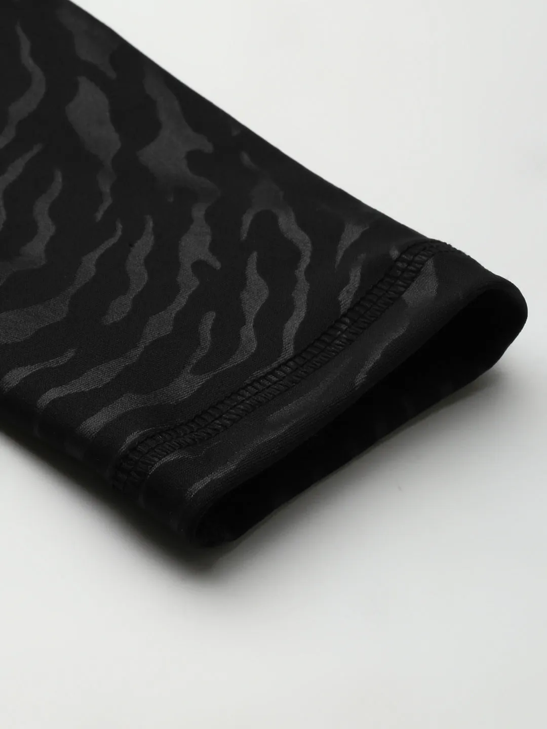 Women Black & Charcoal Grey Tiger Print Rapid Dry Training Tight