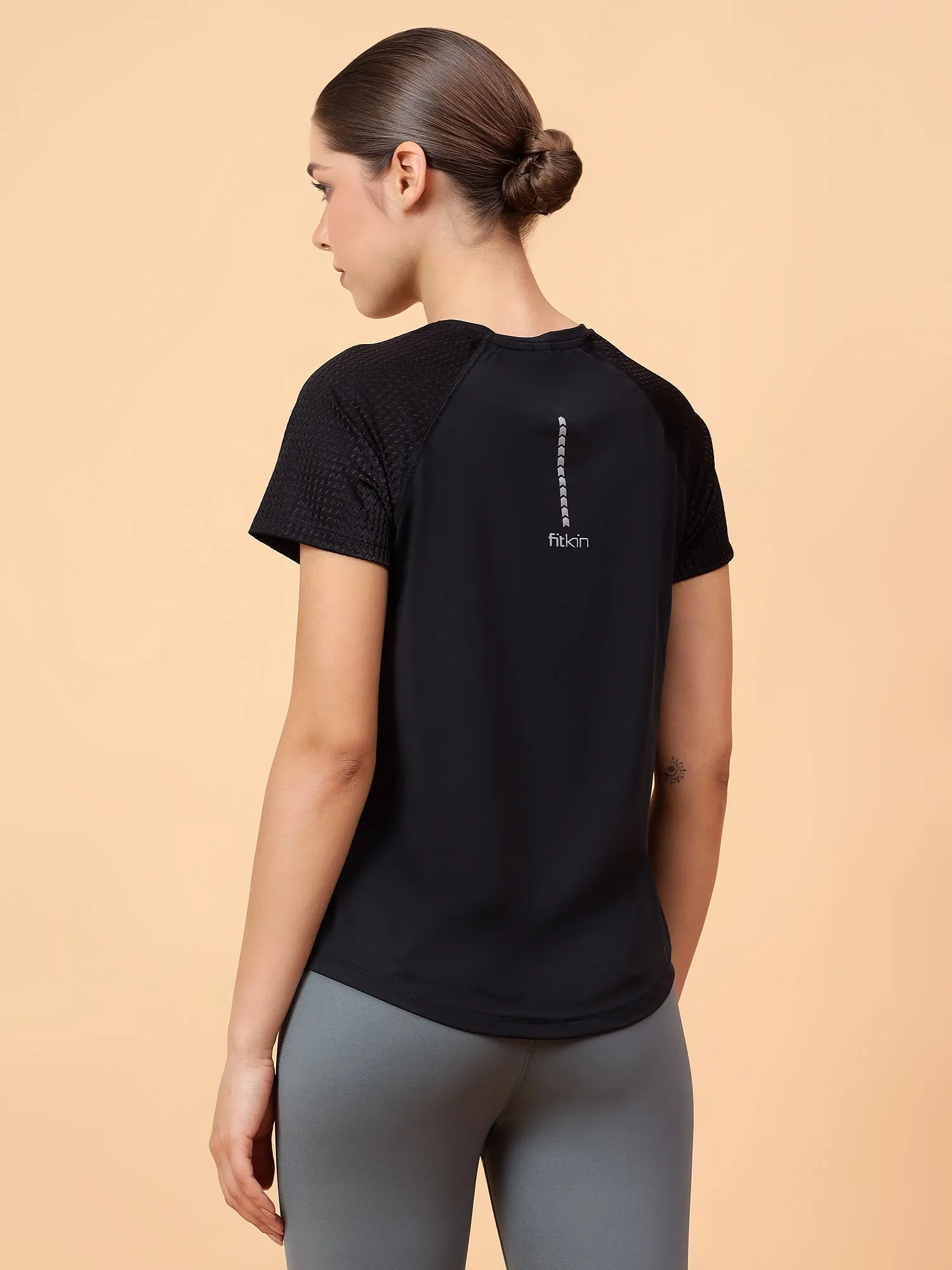 Women's Black Training or Gym Solid T-shirt
