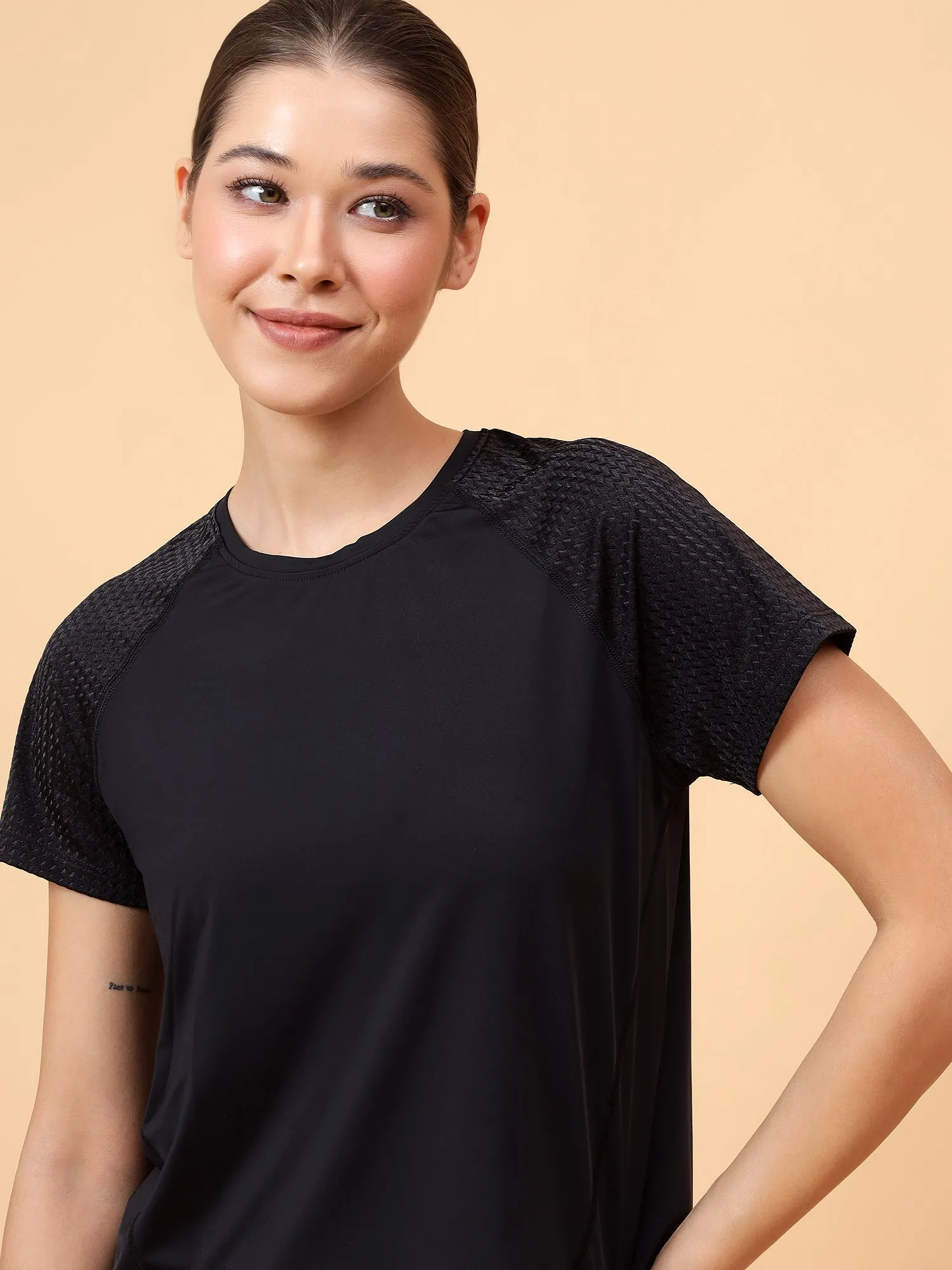 Women's Black Training or Gym Solid T-shirt