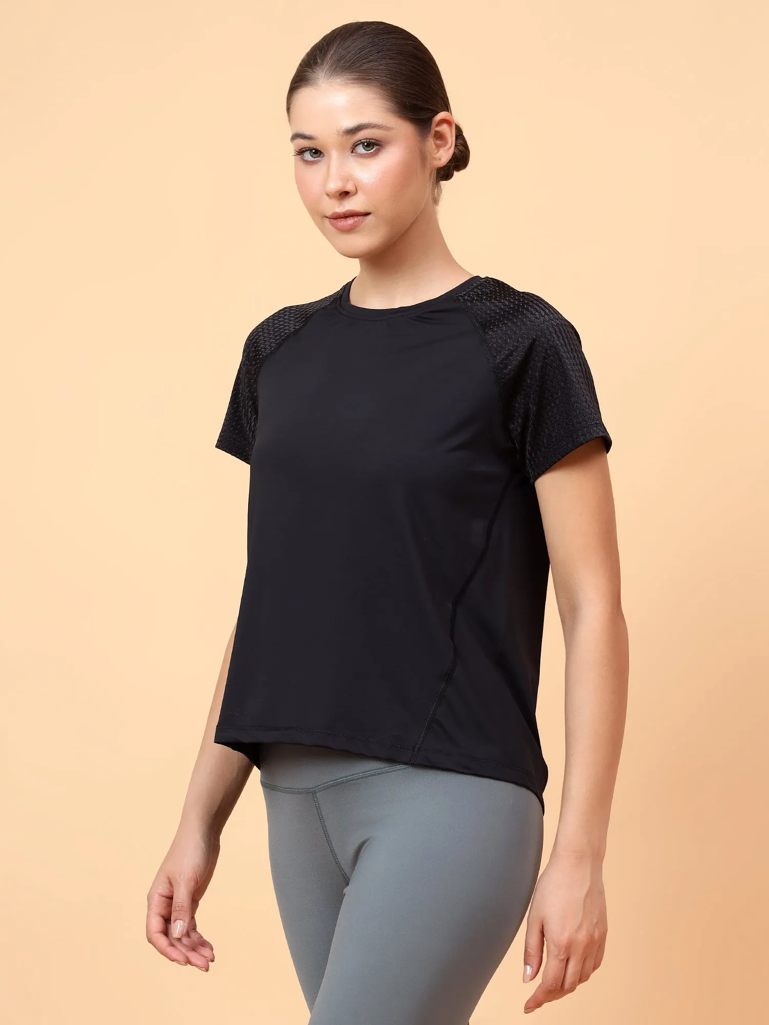Women's Black Training or Gym Solid T-shirt
