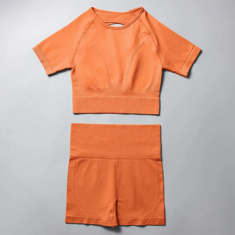 Women's Seamless Yoga Set - Plain High Waist Crop Top and Peach Hip Shorts Leggings Set